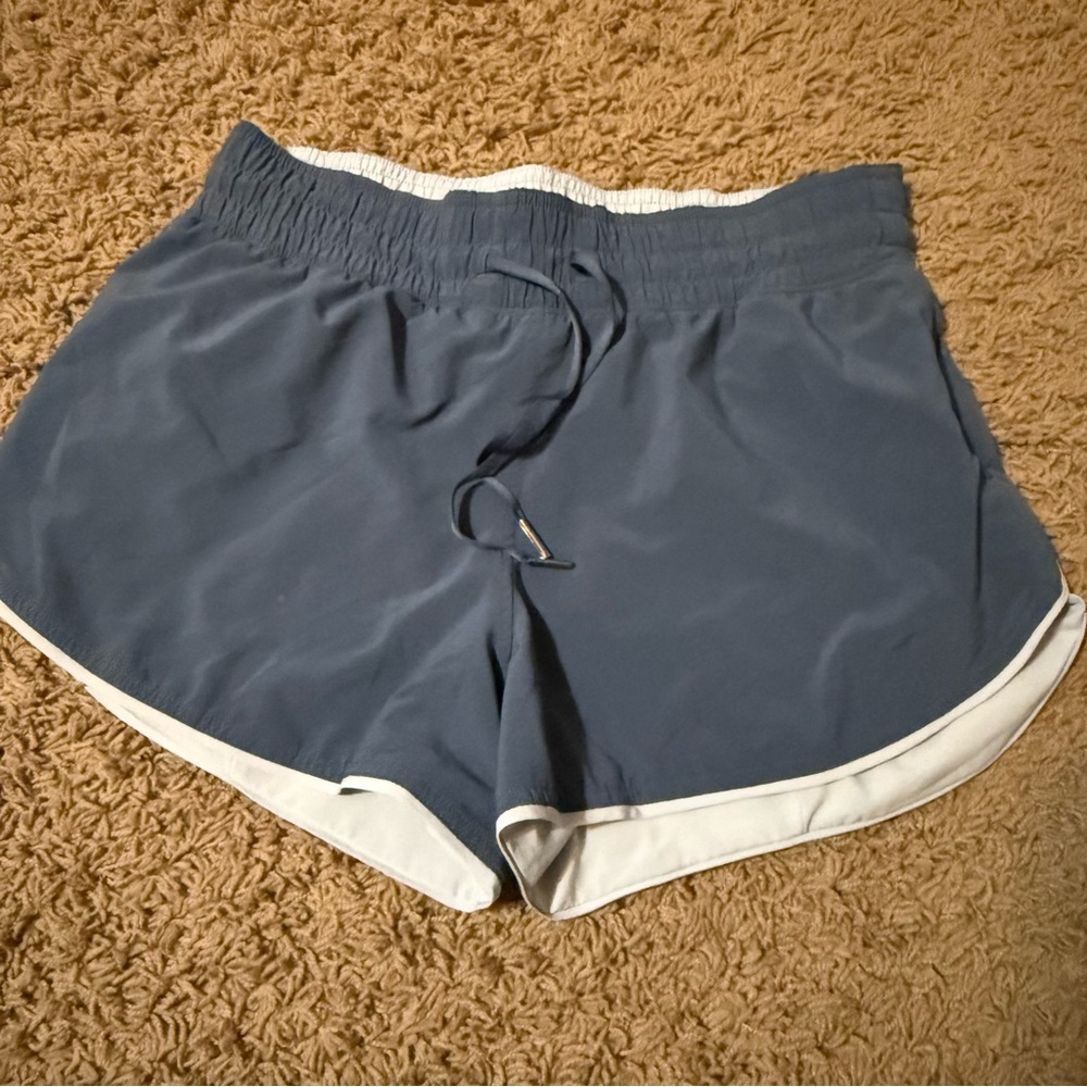 Lululemon choose a side MR short size 8 3 inch inseam. Blue.